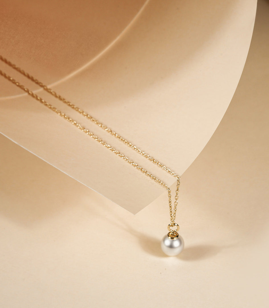 Moonlit Pearl Pendant Necklace