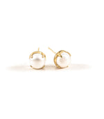 Load image into Gallery viewer, Bold shine pearl stud earrings
